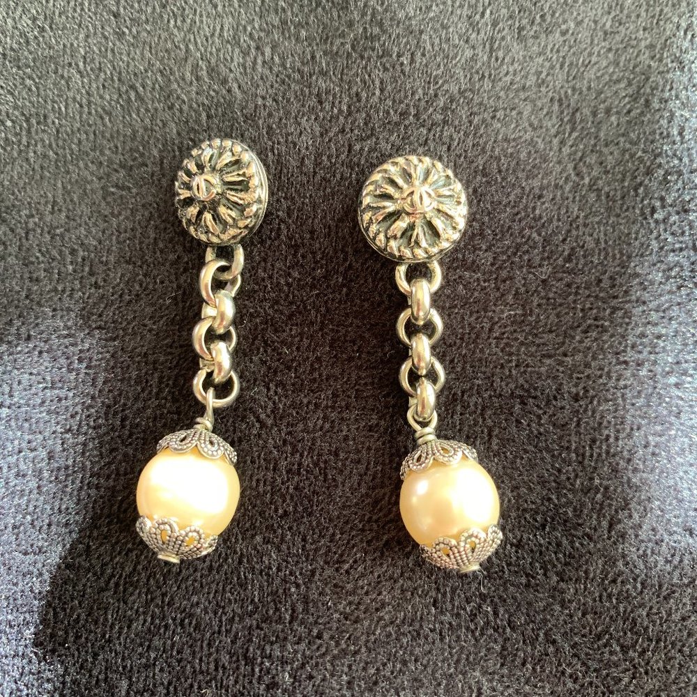CHANEL Drop faux Pearl earrings